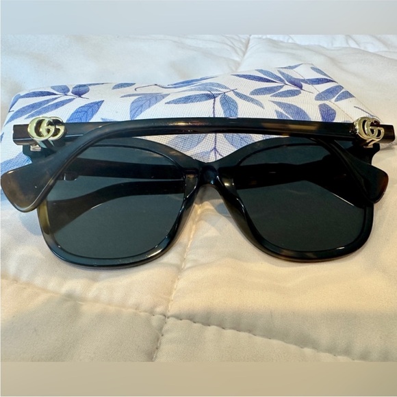 Gucci oversized Tortoise Shell Sunglasses - Picture 4 of 6